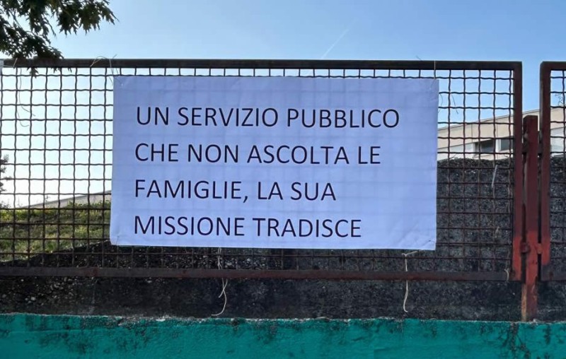 scuolacrotta2.jpg (102 KB)