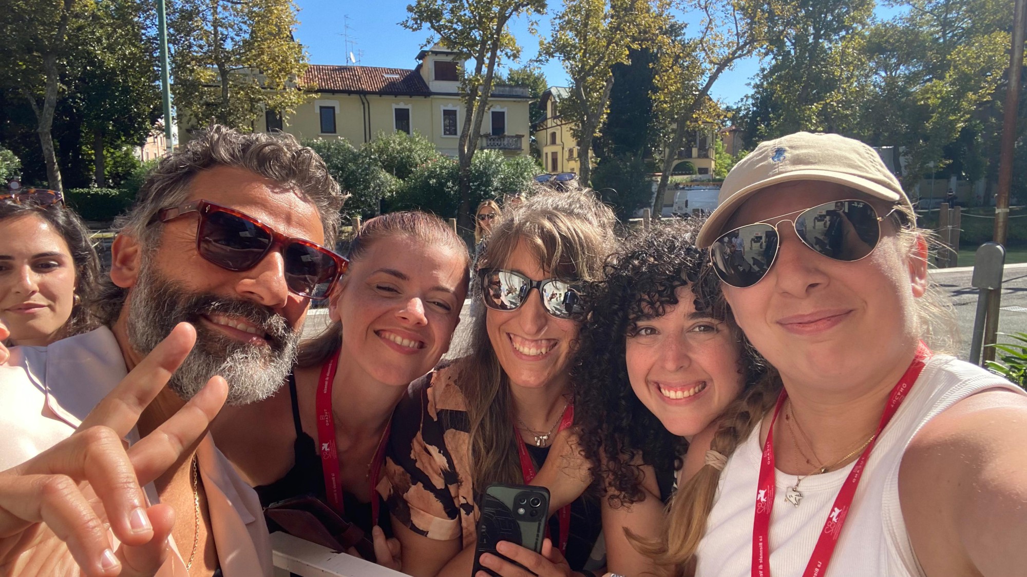 ancora_con_oscar_isaac_insieme_a_ginevra,_angela_e_carlotta.jpeg (579 KB)