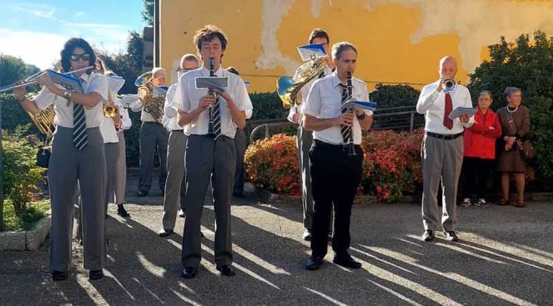cortenuovafesta1.jpg (112 KB)