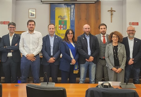 consiglioprovincialeinsediamento_PRIMA.jpg (57 KB)