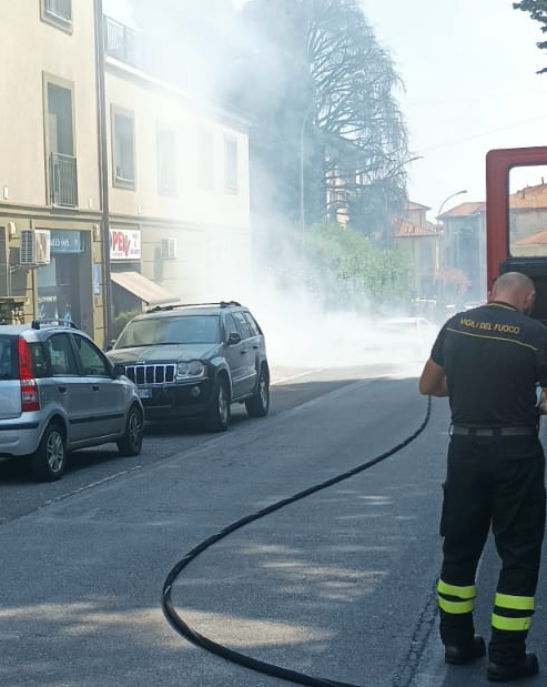 incendioauto1.jpg (186 KB)