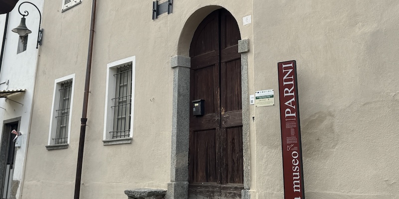 Bosisio_casa_parinipr.JPG (200 KB)