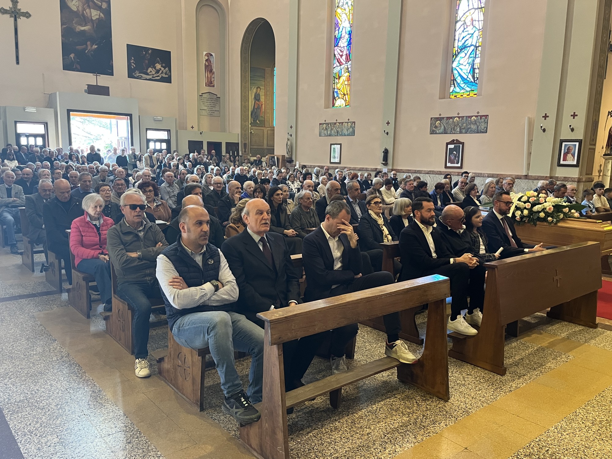 Castello-funerali_Luigina_De_Capitani-5.jpg (799 KB)