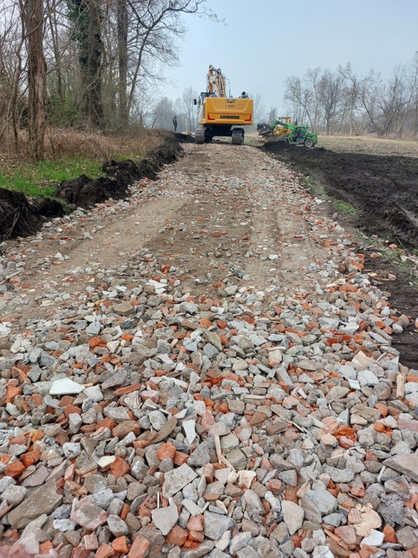 Gandaloglio_vasca_laminazione_pista1.jpg (193 KB)