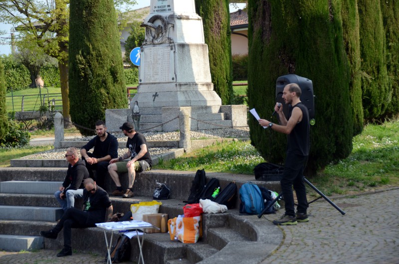 MANIFESTAZIONE_CONTRO_MAKO_SHARK_2.jpg (140 KB)