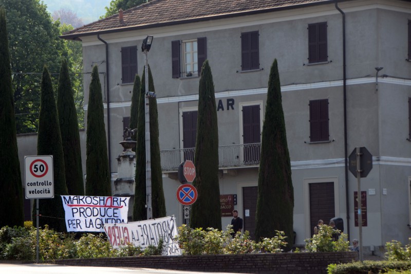 MANIFESTAZIONE_CONTRO_MAKO_SHARK_8.jpg (106 KB)