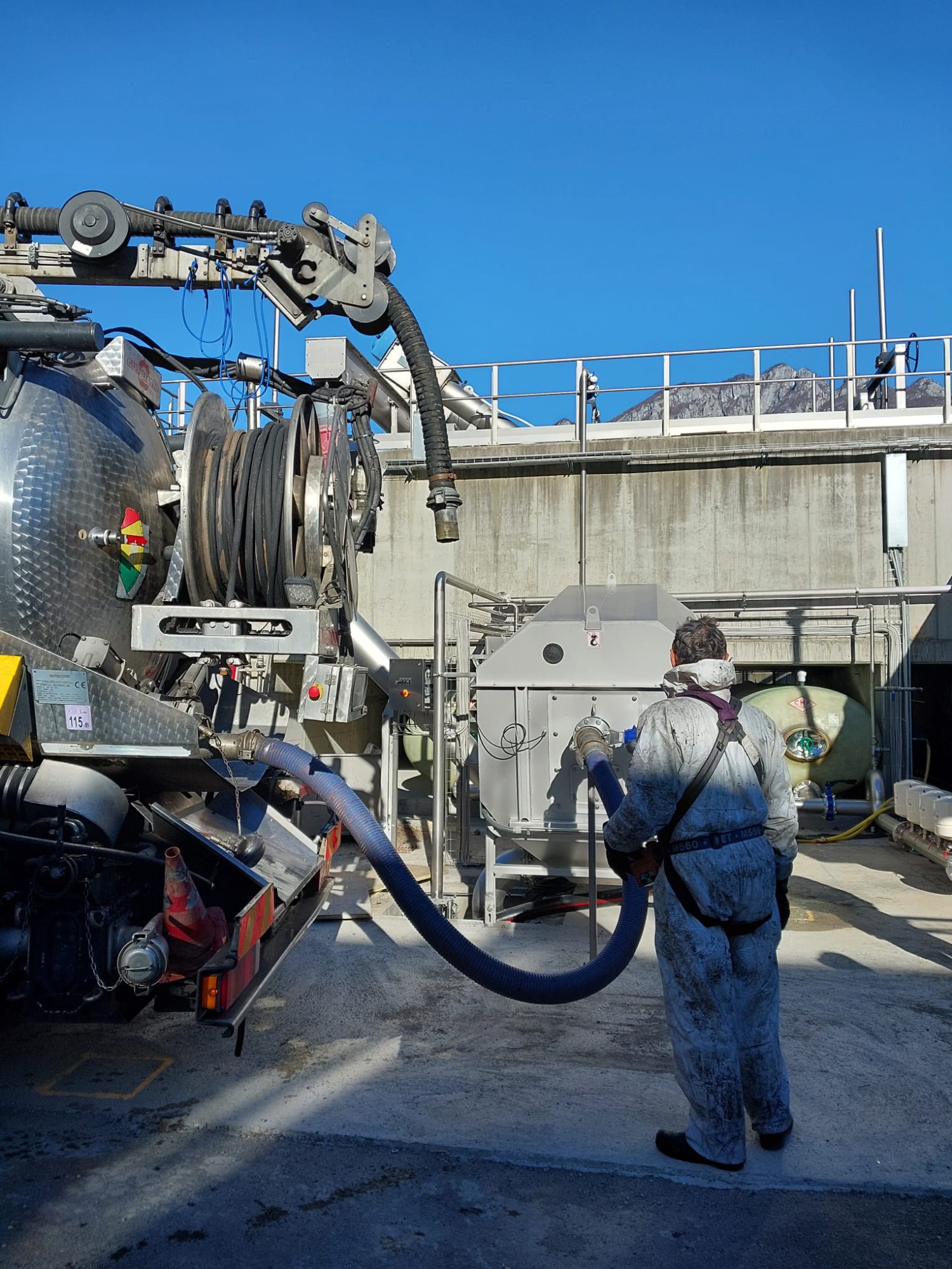 RedazionaleLrhAprile__1_.jpg (628 KB)