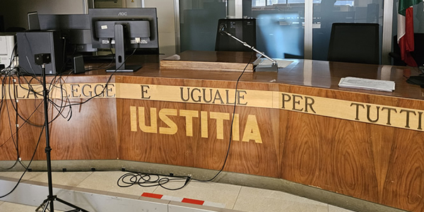 TRIBUNALE2COLPRIMA.jpg (186 KB)