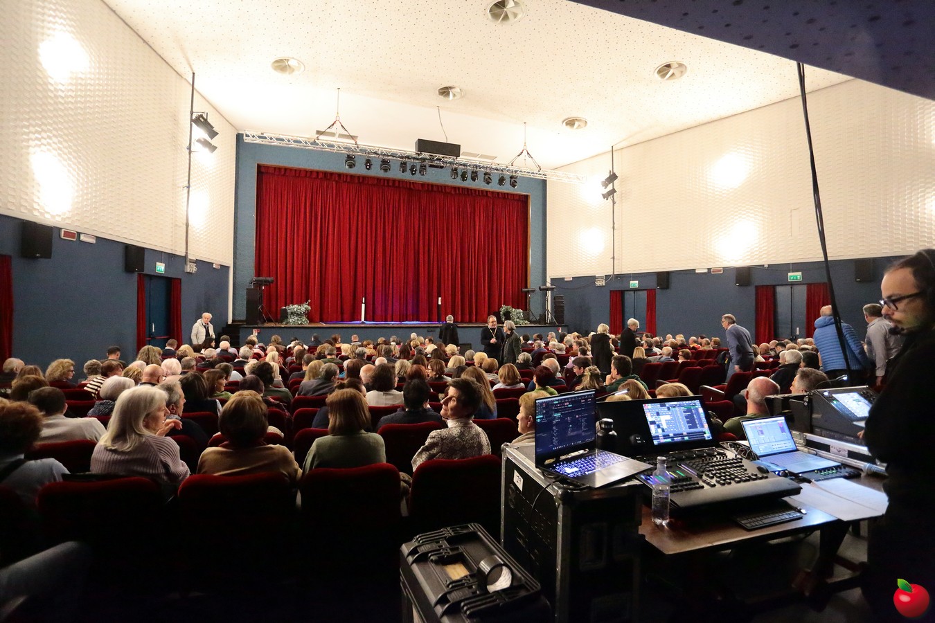 casatenovospettacoloauditorium_0001.jpg (316 KB)