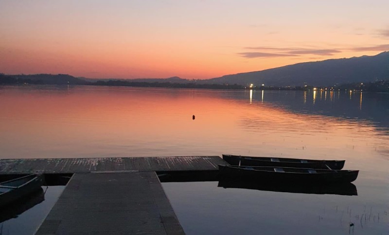 Il lago di Pusiano ad aprile