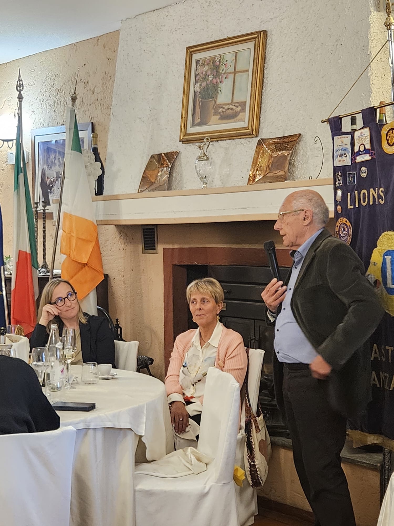 lions_castelli__3_.jpg (317 KB)