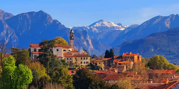 Molteno: veduta della Parrocchiale