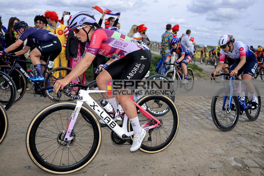 tonetticristina__1_.jpg (422 KB)