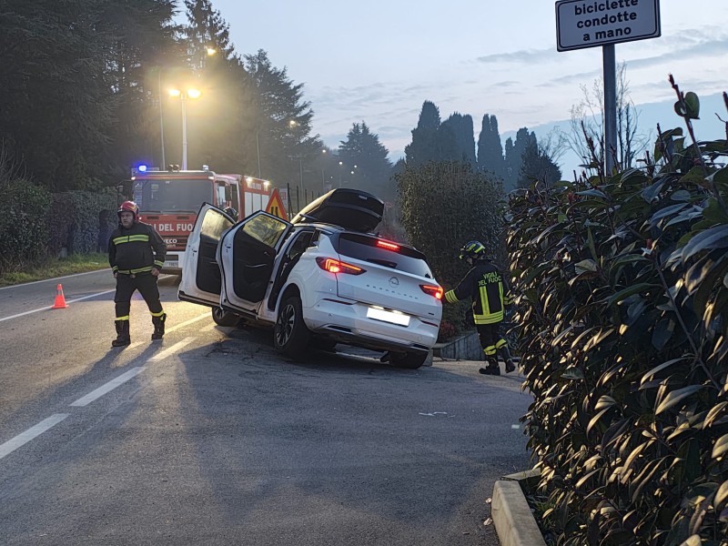 Barzano_incidente_Opel2.jpeg (152 KB)