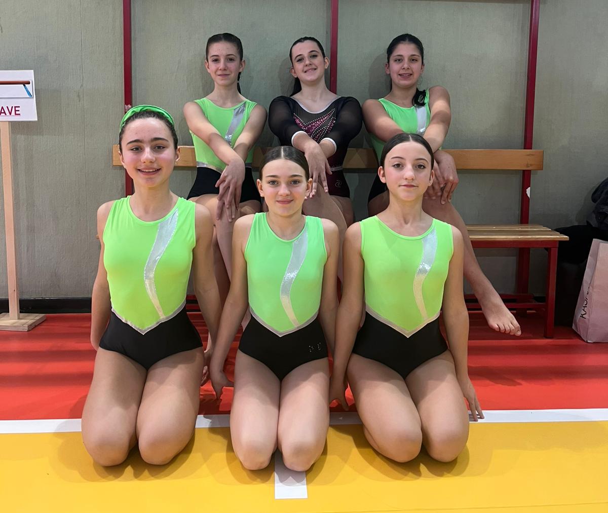 FOTO_4_1_.jpg (283 KB)