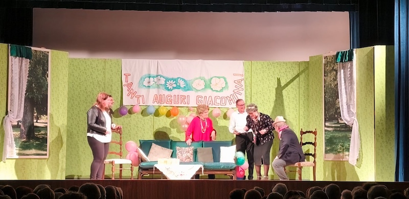 Nibionno_teatro_teca00003.jpg (131 KB)