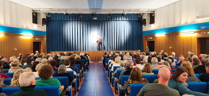 Nibionno_teatro_teca00006.jpg (138 KB)