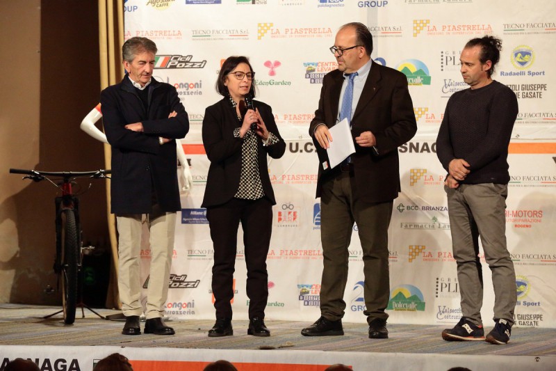 al_microfono_il_sindaco_di_costa_masnaga.jpg (105 KB)