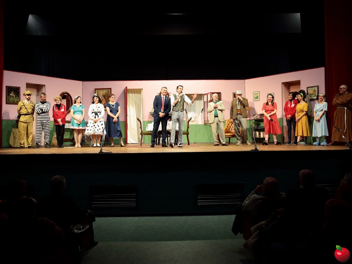 amiciteatrocri_0003.jpg (161 KB)