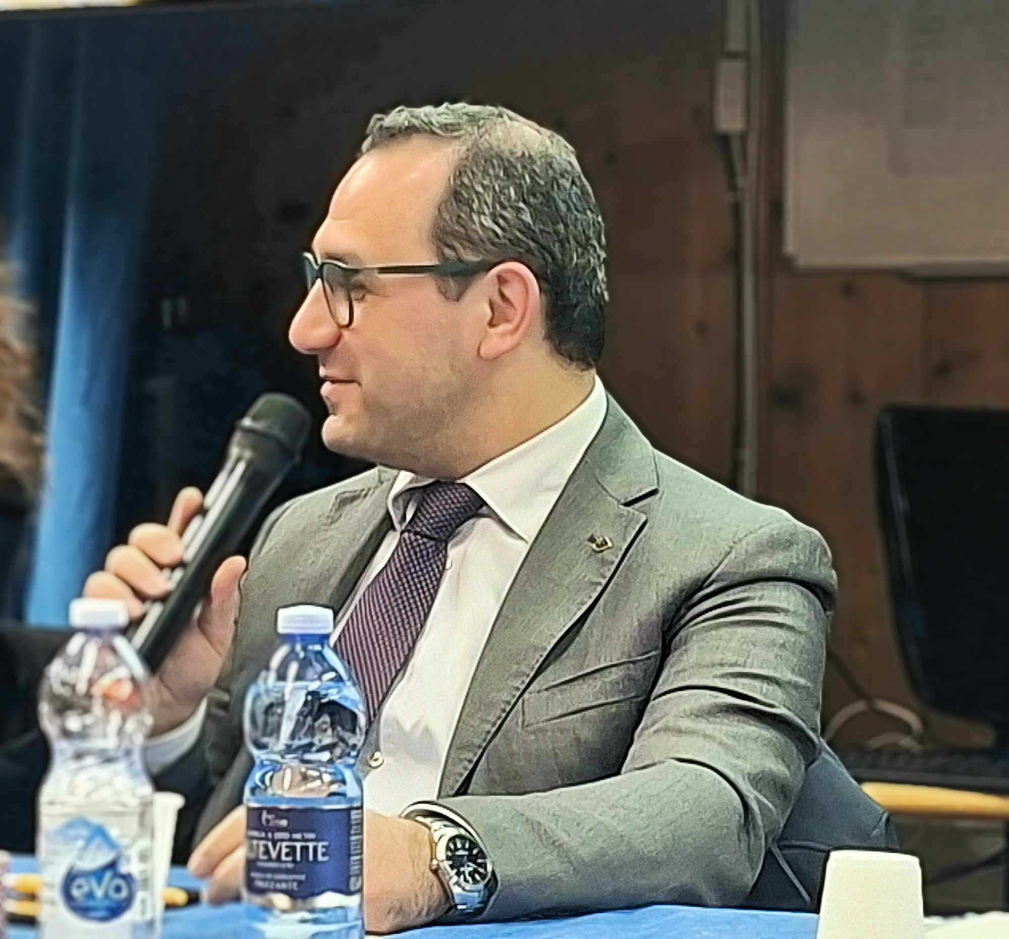 avisbesana__11_.jpg (456 KB)