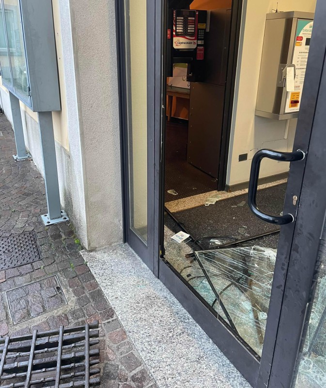 moltenofurto1.jpg (178 KB)