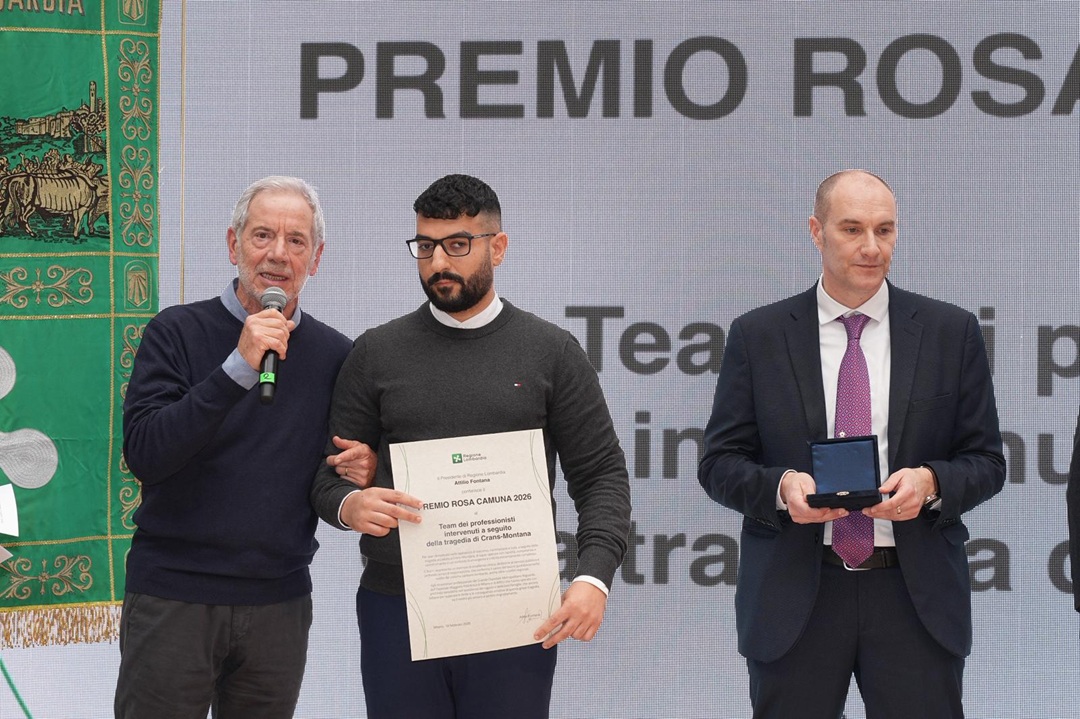 rosacamuna2.jpeg (272 KB)