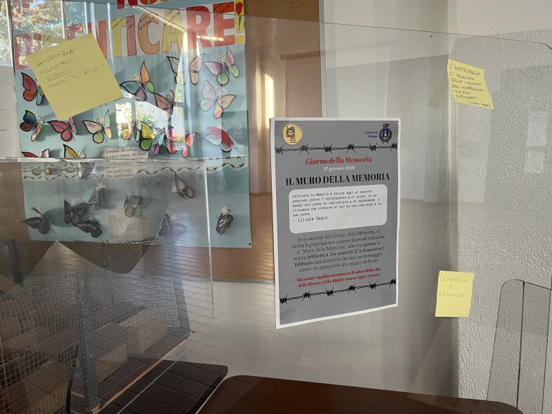 Dolzago_muro_memoria__2_.JPG (122 KB)