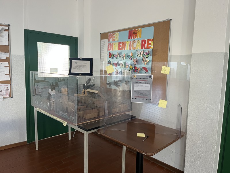 Dolzago_muro_memoria__3_.JPG (104 KB)