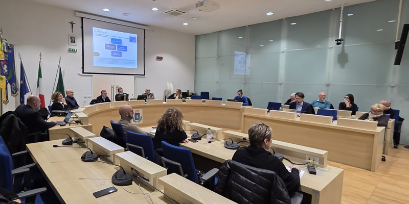 MerateAssRetesalute1PRIMA.jpg (76 KB)