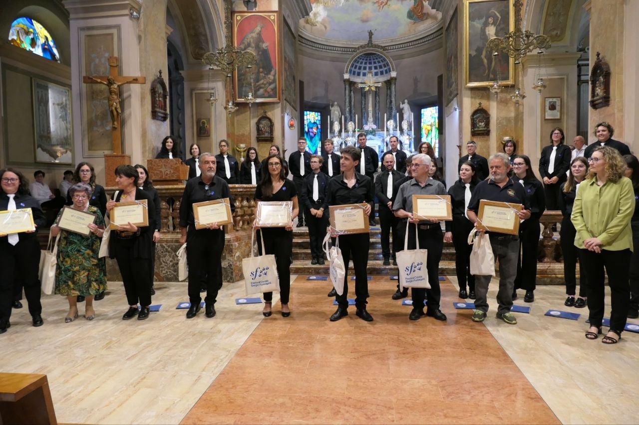 Consegna_attestati_di_partecipazione_1.jpeg (225 KB)