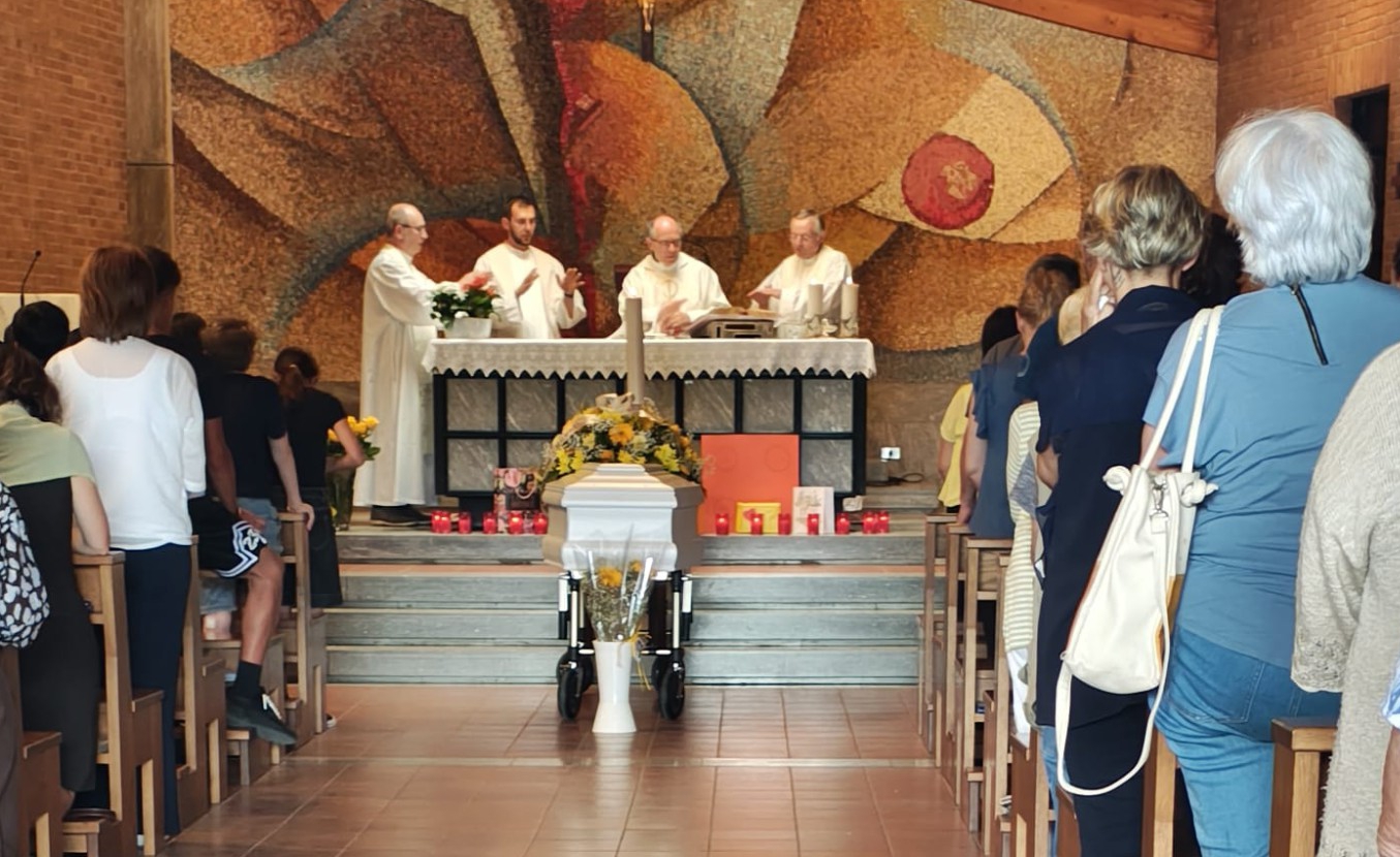 campfunerali2.jpg (566 KB)