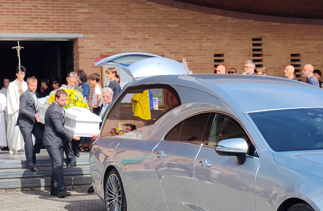 campfunerali7.jpg (487 KB)
