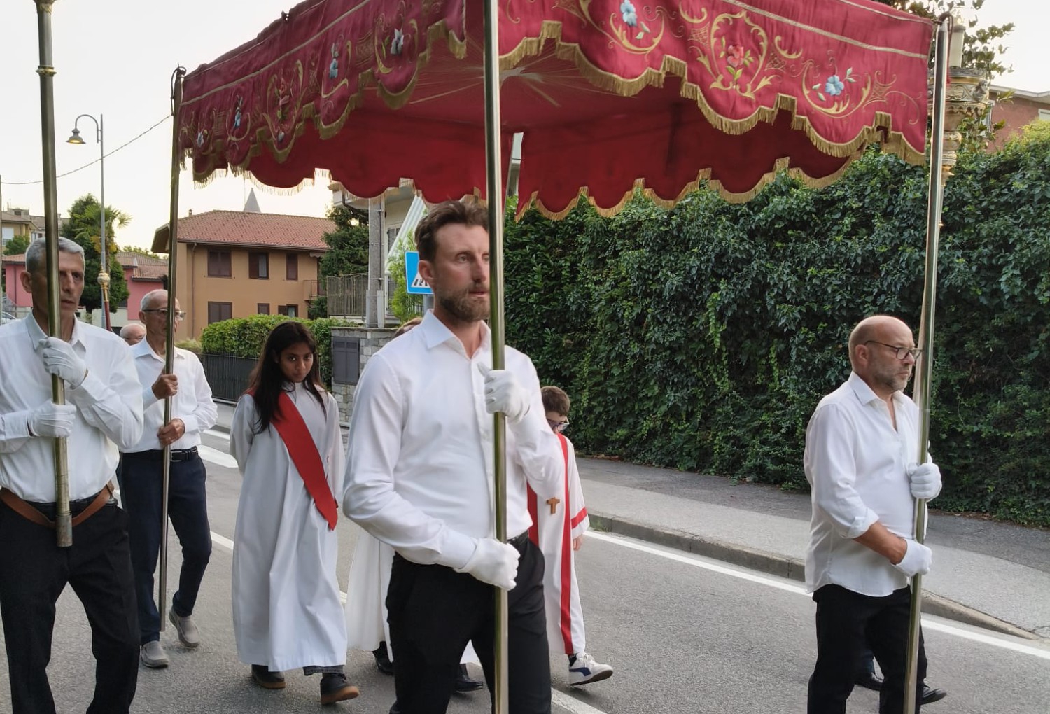 cortenuovaprocessione1.jpg (603 KB)