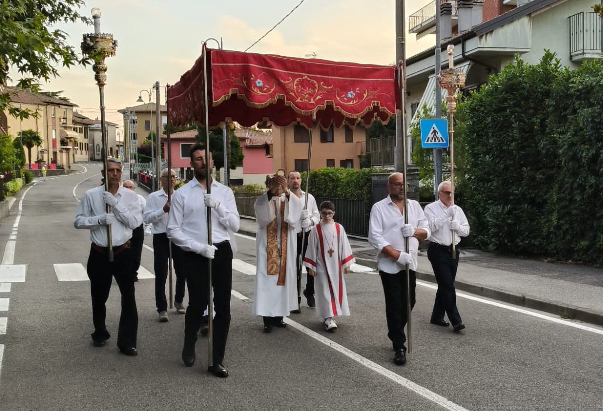 cortenuovaprocessione2.jpg (470 KB)