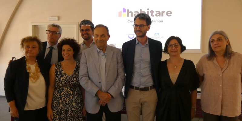 progettohabitareOK.jpg (144 KB)