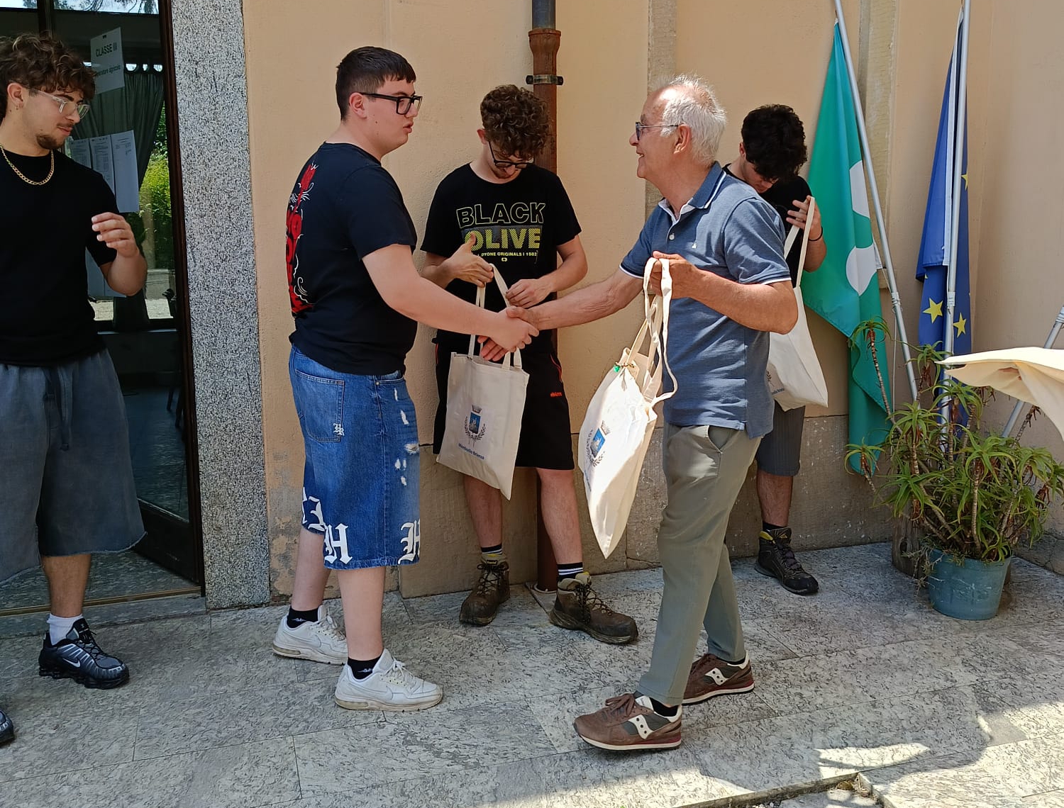 vgenaip3.jpg (1008 KB)