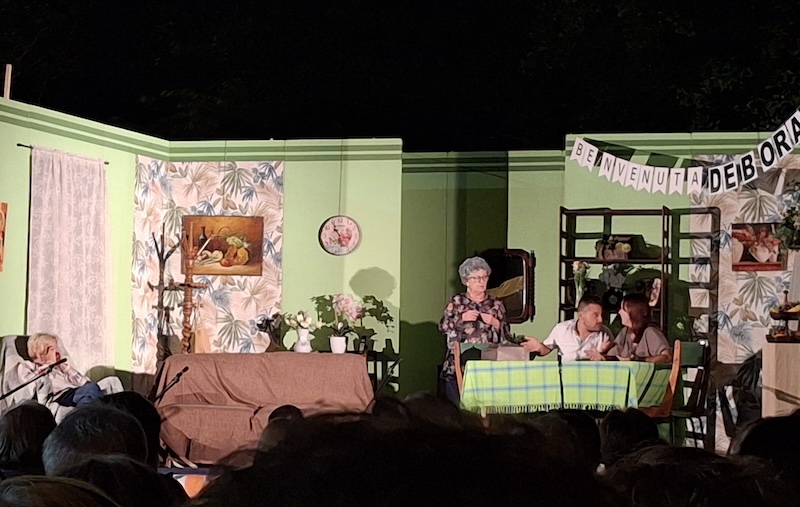 Cesana_teatro00006.jpg (151 KB)