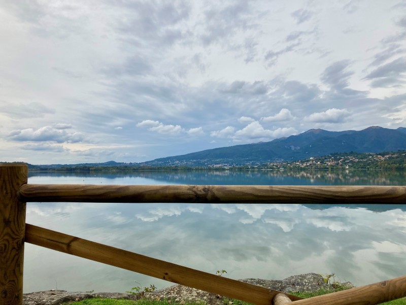 Il_Lago_di_Pusiano.jpg (86 KB)