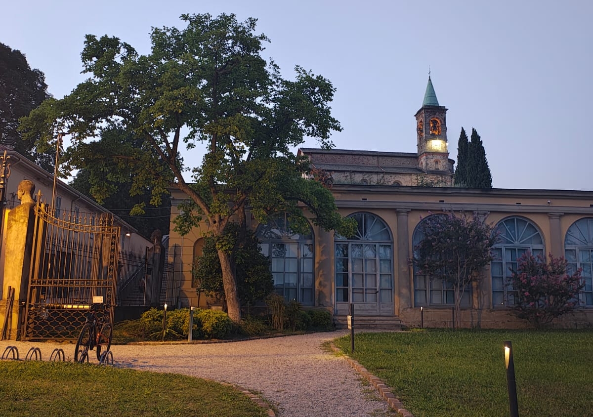 La Limonera (e la chiesa sopra)