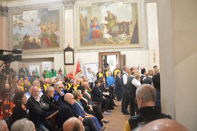 Funerali_longoni2.jpeg (169 KB)