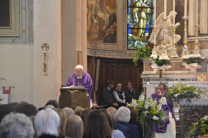 Funerali_longoni3.jpeg (176 KB)