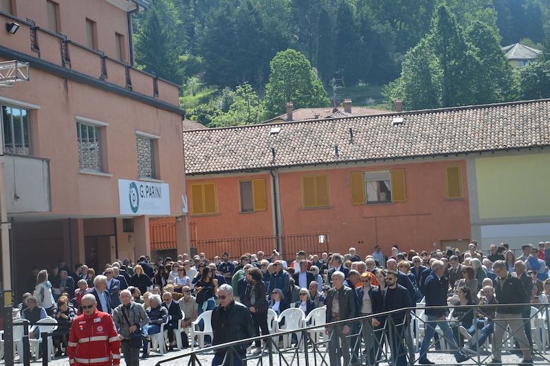 Funerali_longoni6.jpeg (224 KB)