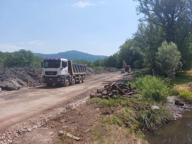 Gandaloglio_cantiere_pista_vasca_di_laminazione_Gandaloglio_confine_con_Sirone_1_.jpg (145 KB)