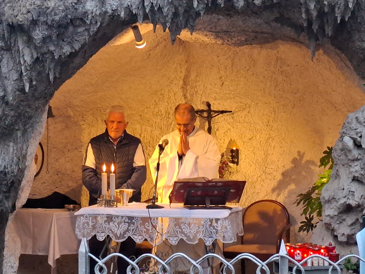 Ossola_messa0002.jpg (341 KB)