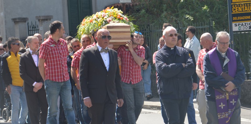 funeralilongoni11.jpg (85 KB)