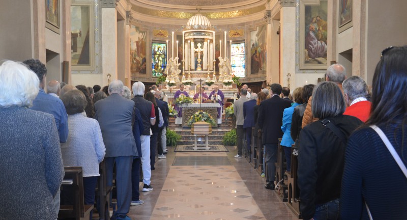 funeralilongoni12.jpg (90 KB)