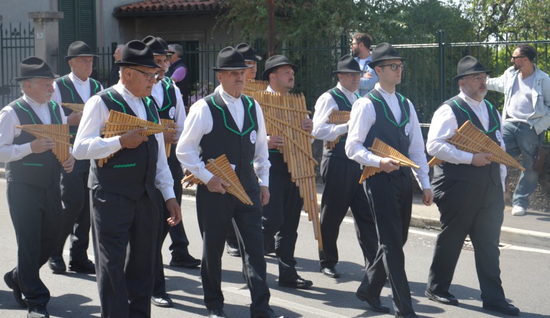 funeralilongoni3.jpg (101 KB)