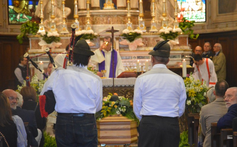 funeralilongoni5.jpg (94 KB)
