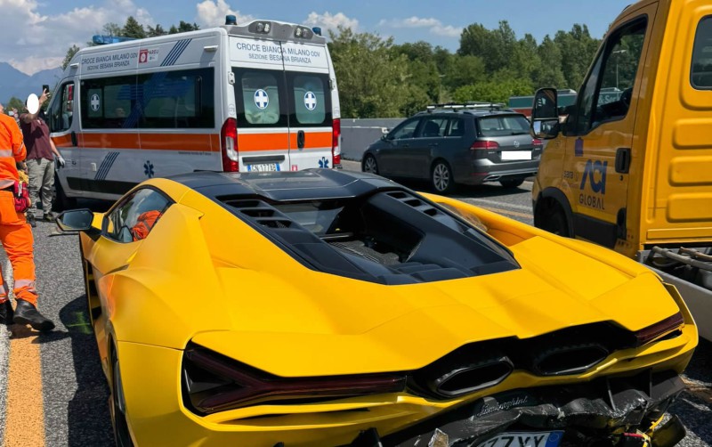 lambo1.jpg (109 KB)