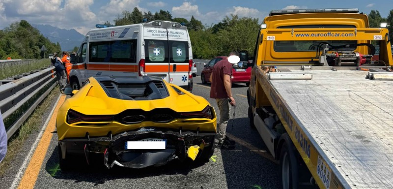 lambo3.jpg (101 KB)